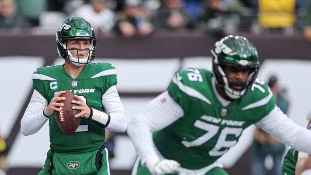 New York Jets OT George Fant blocking for QB Zach Wilson